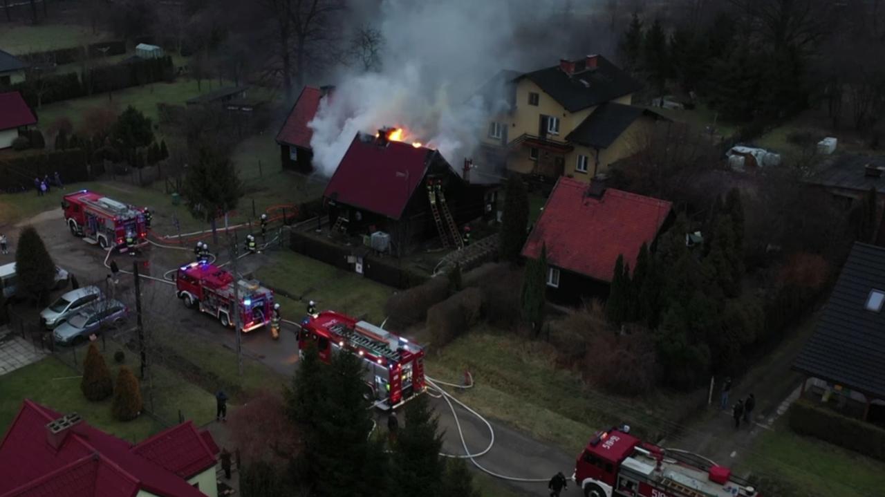 W pożarze drewnianego domu zginęła kobieta Jej mąż jest w szpitalu