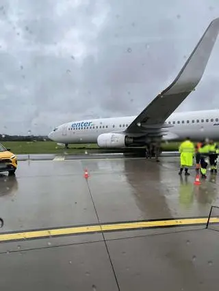Samolot na pasie zieleni, Kraków Balice