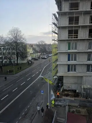 Element konstrukcyjny spadł z budowy, Katowice