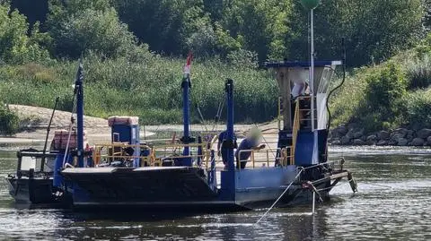 Prom w Gassach utknął na mieliźnie na Wiśle