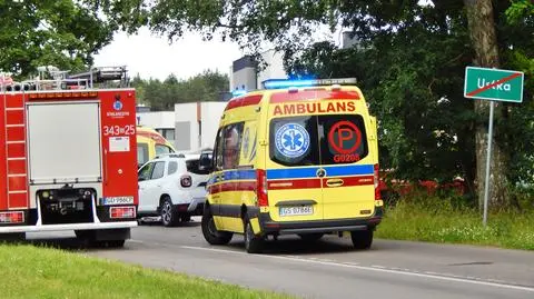 Zderzenie dwóch samochodów. Trzy osoby w szpitalu