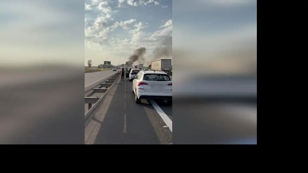 e2f08850-1ef5-46a7-a25a-fa4b00cb240b_a4