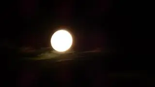 Księżyc przed pełnią w Kobylnicy (Pomorskie)