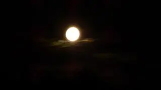 Księżyc przed pełnią w Kobylnicy (Pomorskie)