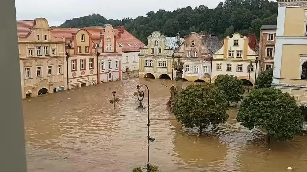 Lądek-Zdrój po zerwaniu tamy w Stroniach Śląskich 
