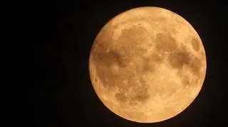 Pełnia Koźlego Księżyca prawie bez chmur, Ornontowice (Śląskie)