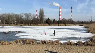 Małe dzieci na Jeziorku Czerniakowskim w Warszawie