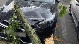 Uszkodzony samochód w Międzychodzie (6.07)