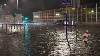 Warszawa. Burza z ulewą przeszła przez stolicę. Zdjęcia | TVN Warszawa