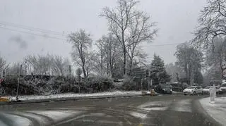 Śnieg pada w Bielsku-Białej