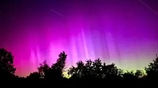 Zorza polarna, meteor i samolot 