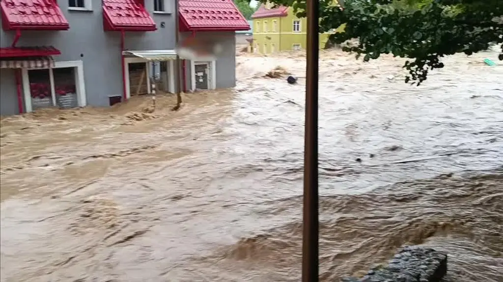 Zawalenie budynku Straży Miejskiej w Stroniu Śląskim