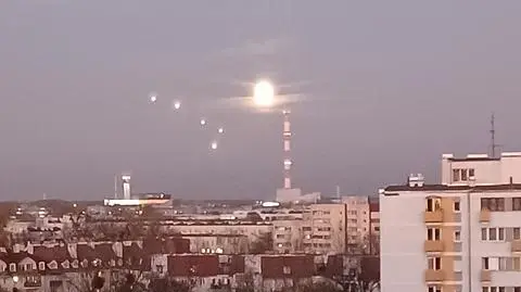 Świecące obiekty na niebie koło Zielonki, 6.11