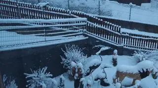 Śnieg w Ponicach koło Rabki Zdrój (Małopolskie)