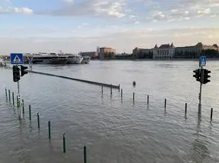 Trwają przygotowania do powodzi, Budapeszt