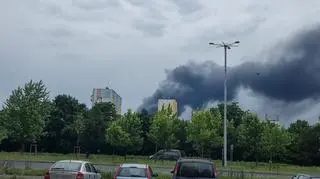 Kłęby czarnego dymu nad Toruniem