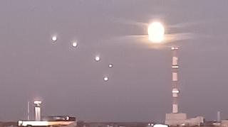 Świecące obiekty na niebie koło Zielonki, 6.11