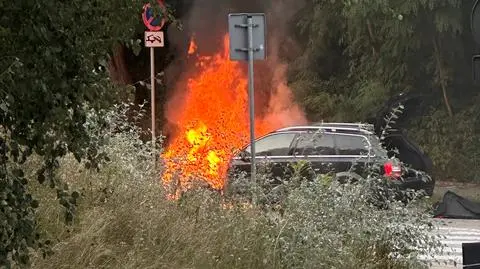 Zaparkowany samochód stanął w płomieniach 