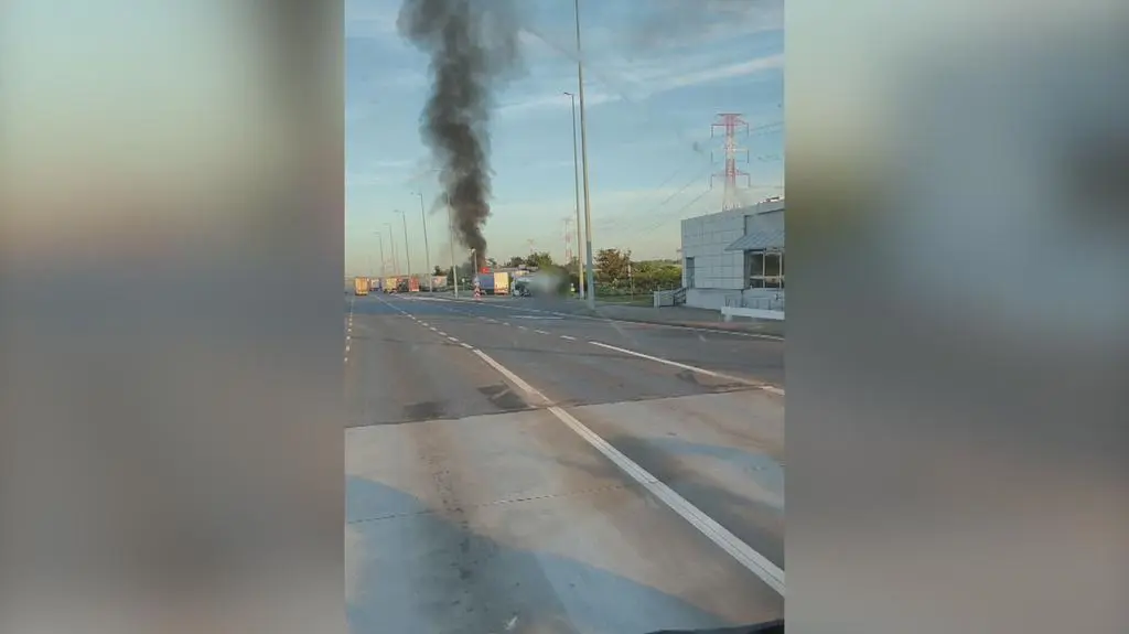 Pożar samochodu na A2