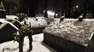 Opady mokrego śniegu i trudne warunki drogowe w Ustce