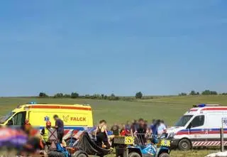 Wypadek na motocrossowej imprezie, quad zjechał z trasy