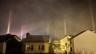 Słupy światła na niebie