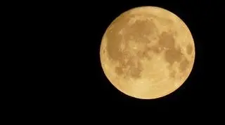 Niesamowita i piękna pełnia Koźlego Księżyca nad Ustką (Pomorskie) 