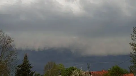Wał burzowy nad jeziorem Pluszne