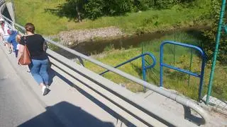 Niebezpieczna sytuacja na drodze w Kolbudach (woj. pomorskie)