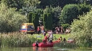 Pływał rowerem wodnym, wpadł do jeziora. Nie żyje