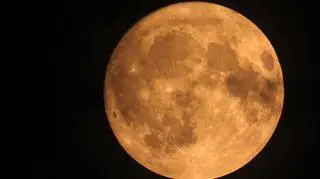 Pełnia Koźlego Księżyca prawie bez chmur, Ornontowice (Śląskie)