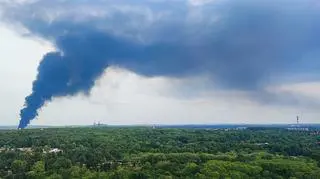 Pożar w Siemianowicach Śląskich widziany z "kukurydz" na osiedlu Tysiąclecia w Katowicach