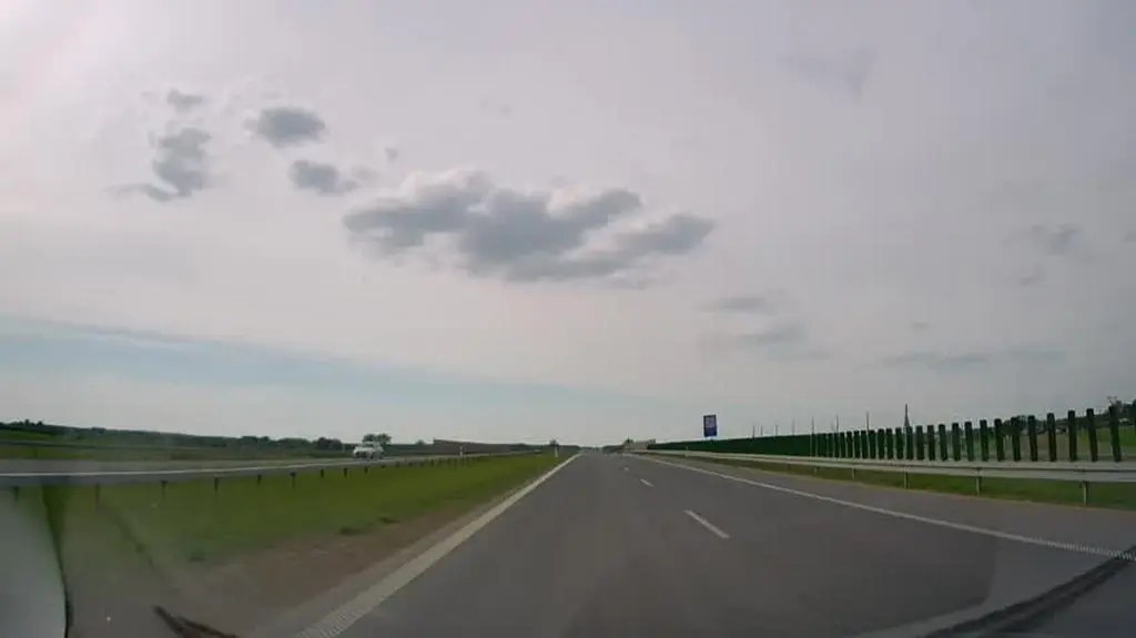 Rowerzysta na trasie S17