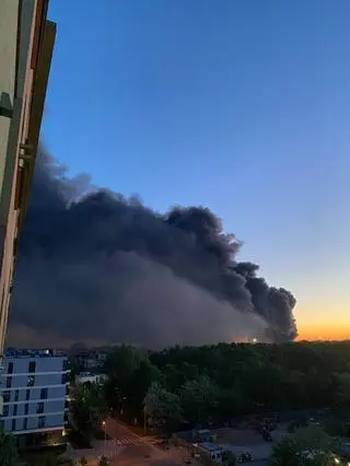 Pożar w centrum handlowym przy ulicy Marywilskiej na warszawskiej Białołęce