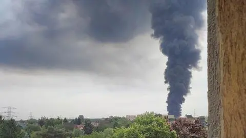 Kłęby czarnego dymu nad Śląskiem 
