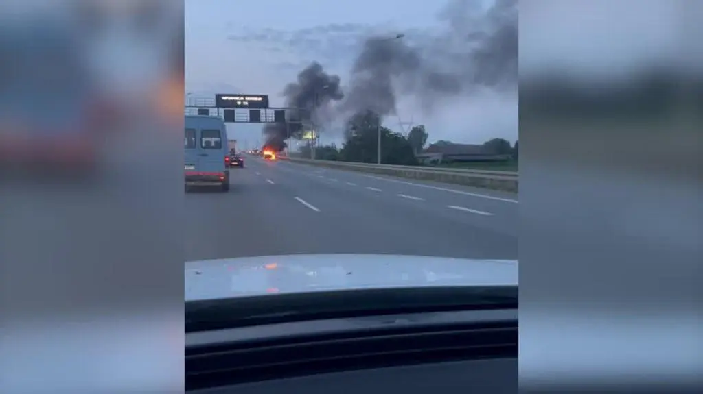 Płonący Samochód na trasie z Pruszkowa do Warszawy
