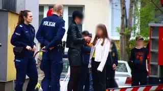 Strażacy uratowali zaplątanego w siatkę balkonową ptaka