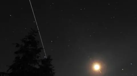 Jasny punkt przemknął po niebie. Przelot ISS na Waszych zdjęciach
