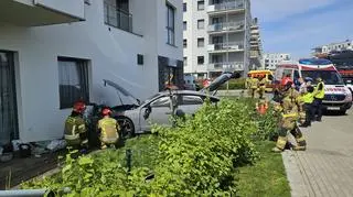 Samochód wjechał w pieszych i w budynek. Gdańsk