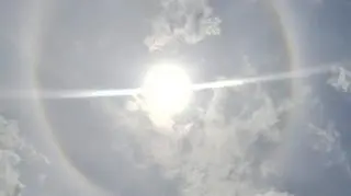 Halo (efekt tzw ,,tarcza słoneczna " ) w Rogoźniku (Śląskie)