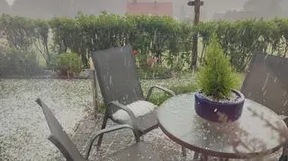 Dwie minuty deszczu i gradu w Słopnicach (Małopolskie)