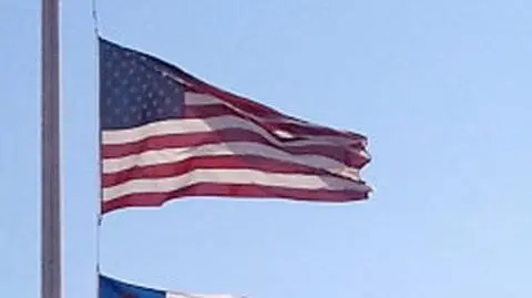 Ameryka opuściła flagi