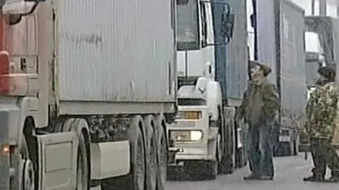 Firma upadła, kierowcy nie mogą wrócić