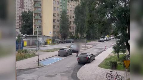 Trójka dzieci na hulajnodze elektrycznej, Stalowa Wola (Podkarpackie)