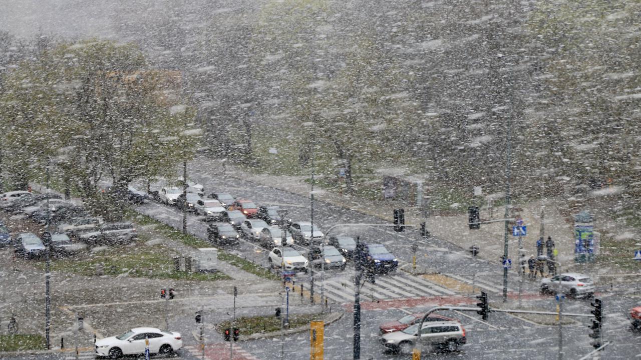 Zawieja w Warszawie, biało w Olsztynie. Filmy i zdjęcia
