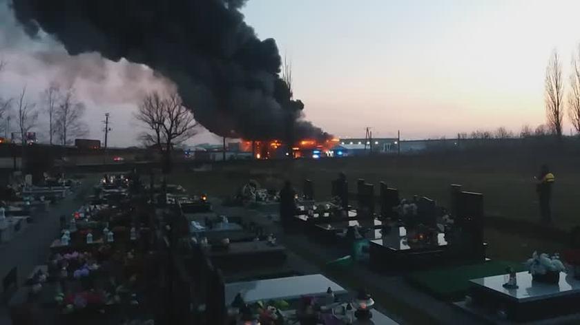 Pożar hali w Jawczycach pod Warszawą