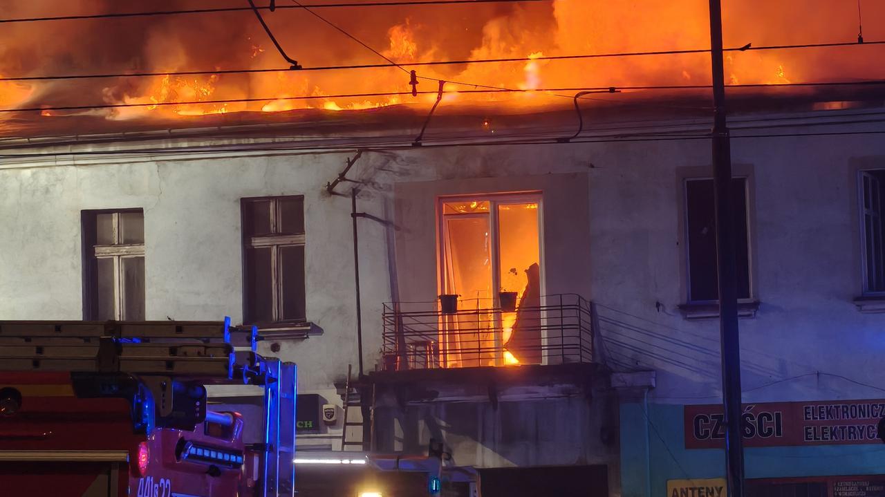 Duży pożar kamienicy na Śląsku. Jedna osoba ewakuowana