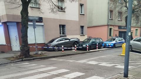 Pościg za pijaną kobietą zakończył się, gdy wjechała w zaparkowane auto