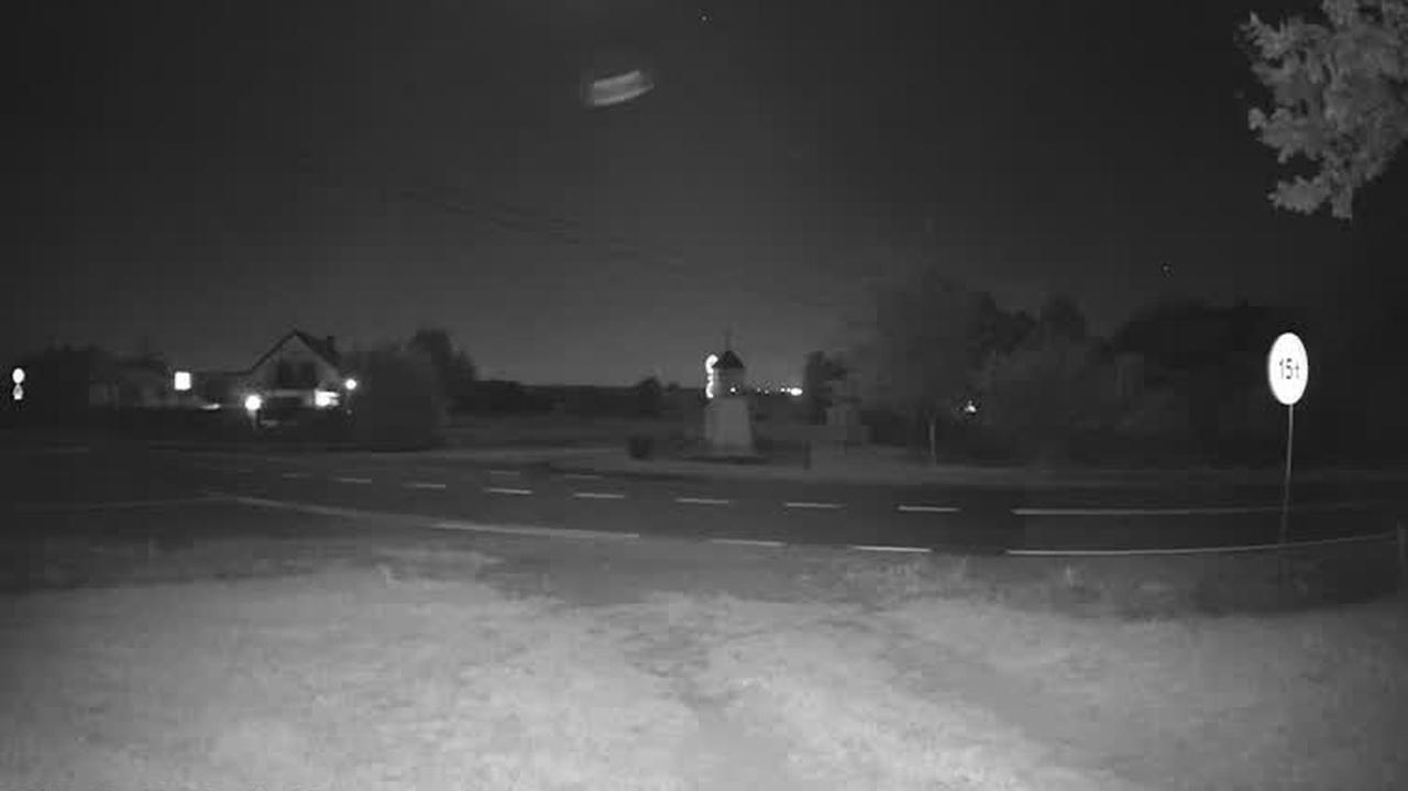 Nagrania ze spadającymi obiektami. "Pierwsza myśl, iż to wybuch wojny"