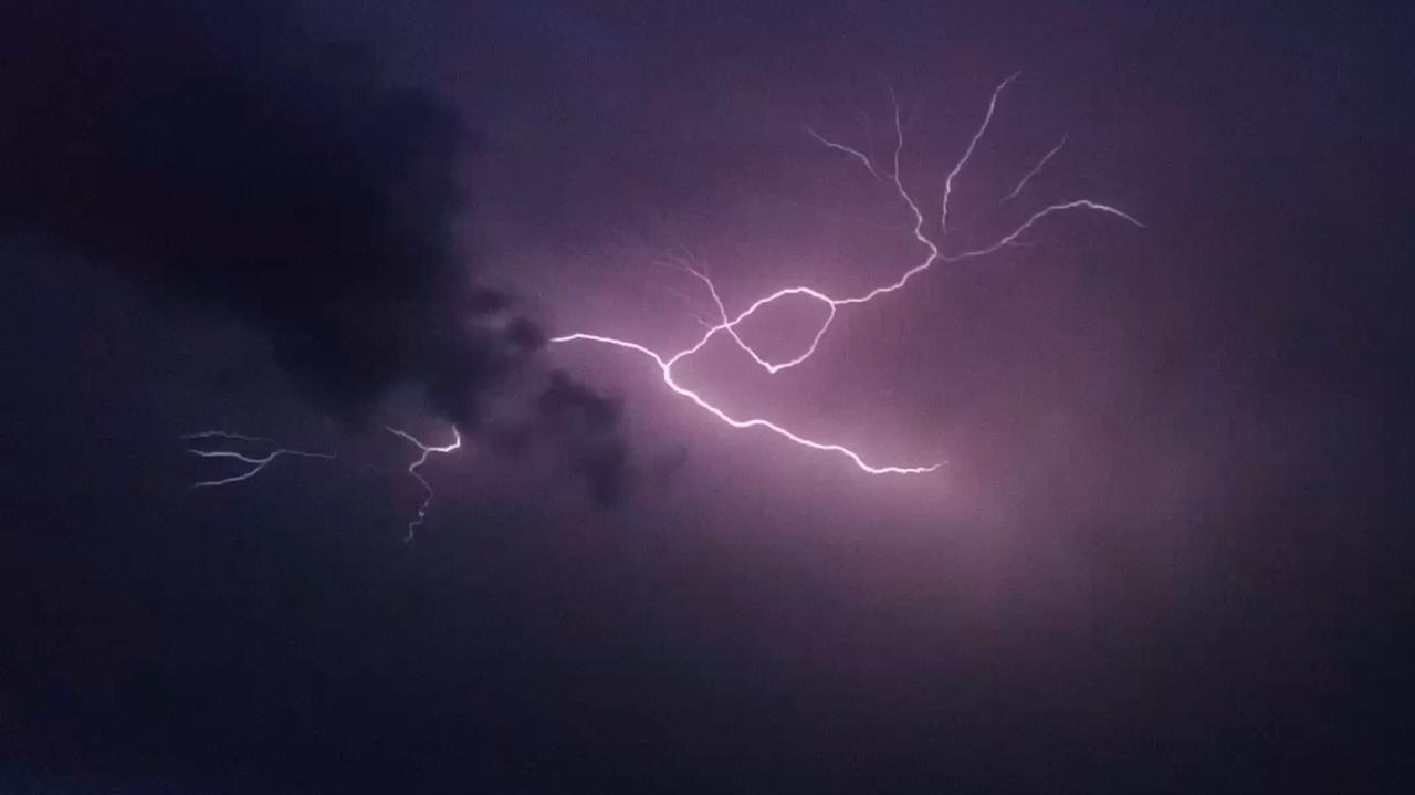 Gdzie jest burza? Silnie wieje, miejscami grzmi